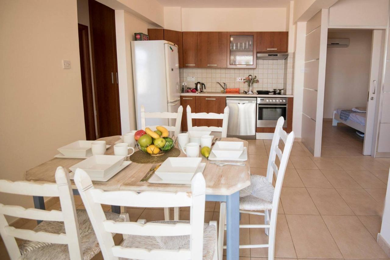 Apartments For Holidays Paralimni Ngoại thất bức ảnh