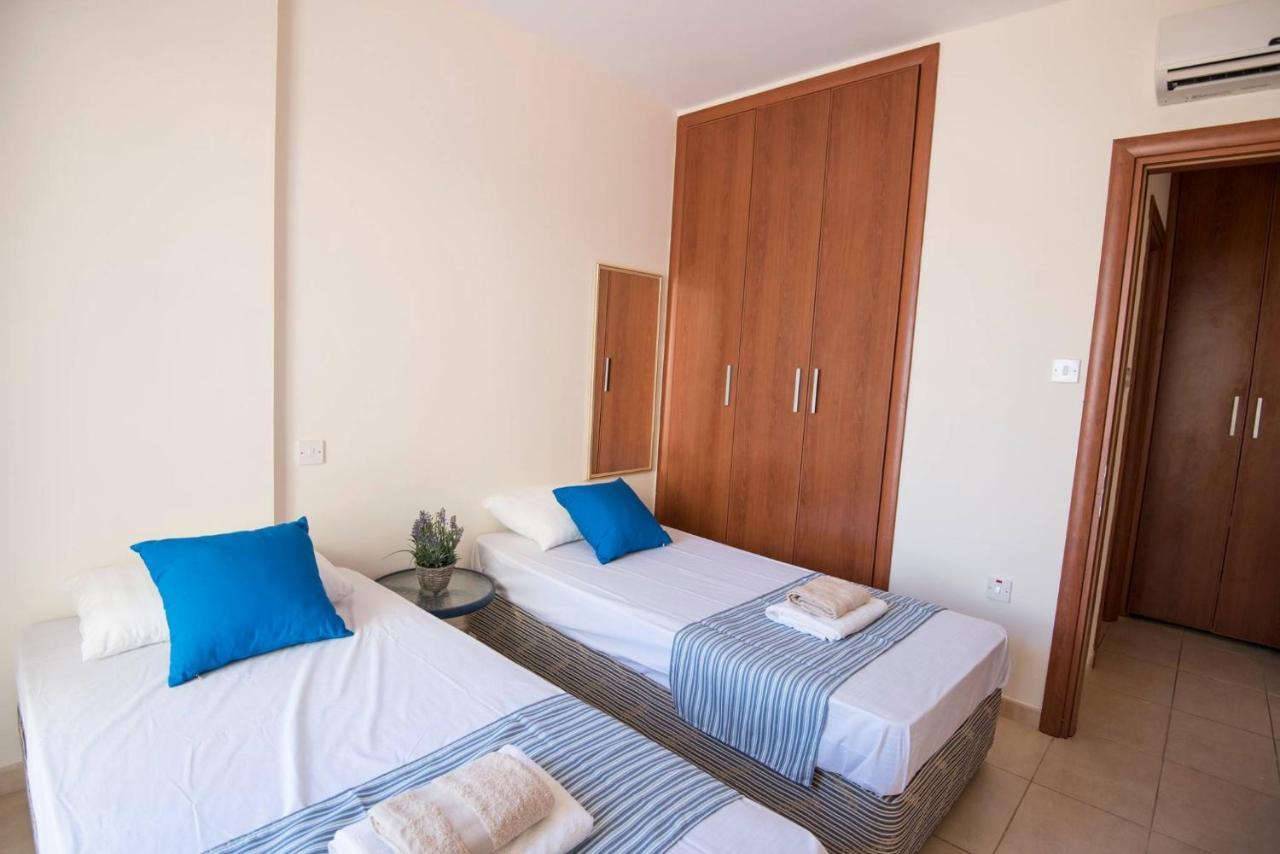 Apartments For Holidays Paralimni Ngoại thất bức ảnh